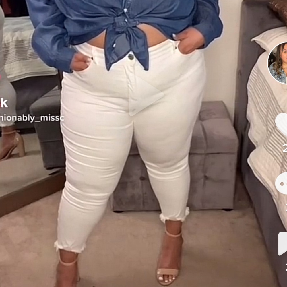 SALE! Loft Cropped White Jeans (size 18)